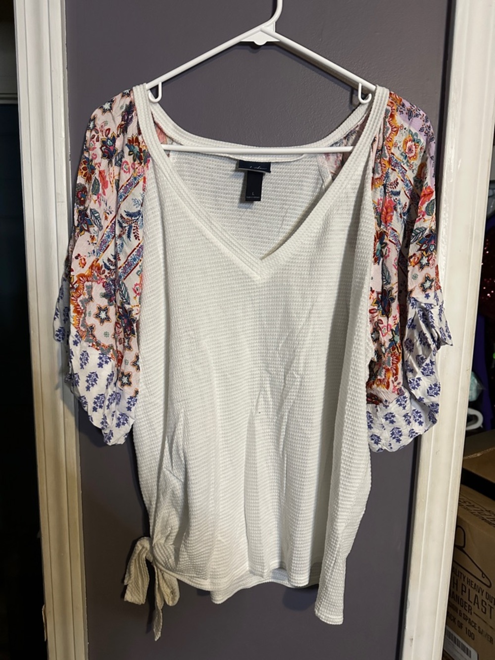 Daytrip White Waffle-Knit V-Neck Tunic with Floral Puff Sleeves